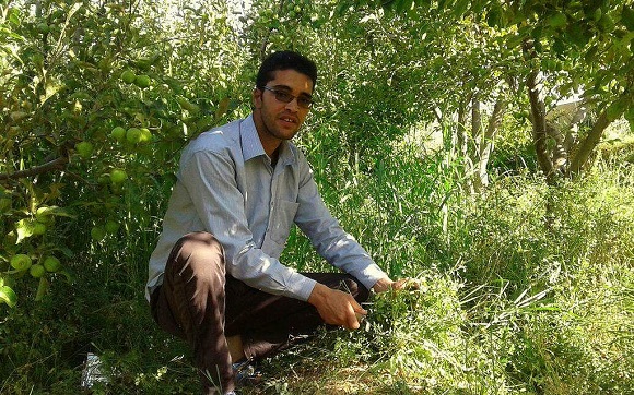 Abdelali Ouhri working at his family's apple orchid in Meknes, Morocco. Photo Credit: YPARD