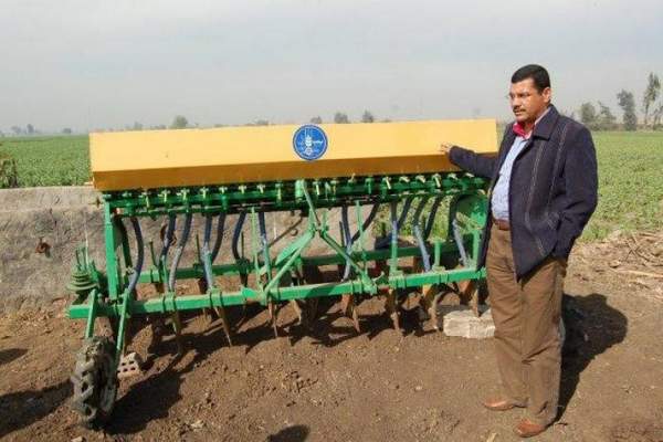 Dr. Atef Swelam with a raised-bed machine.