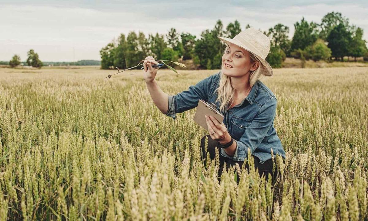 Food Tank highlights 27 influential women in food and agriculture.